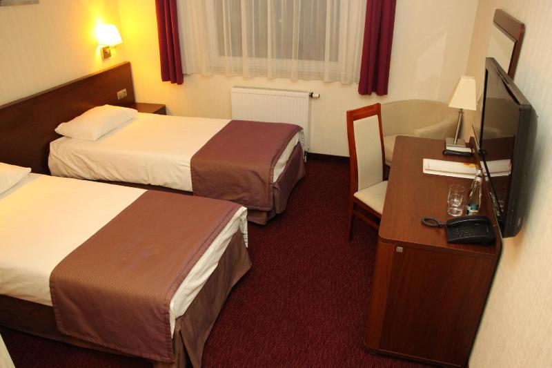 Double or Twin Room image 2