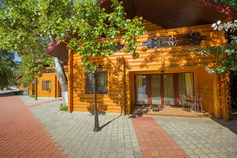 Two-Bedroom Chalet image 2