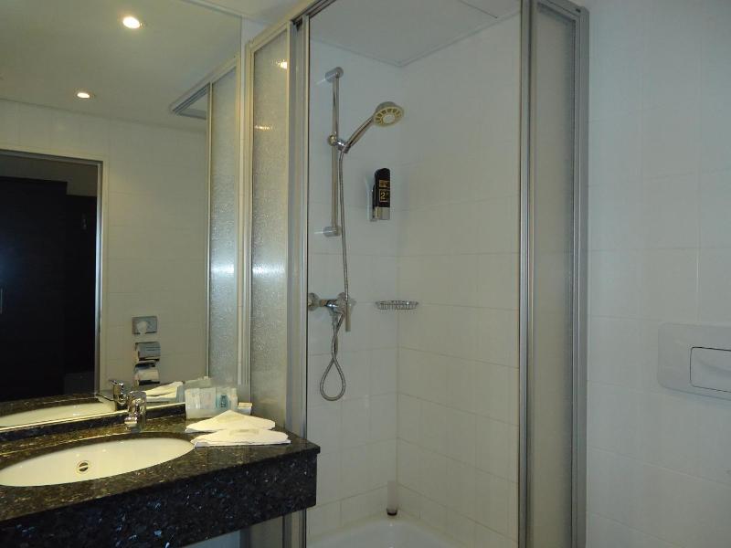 Single Room image 4