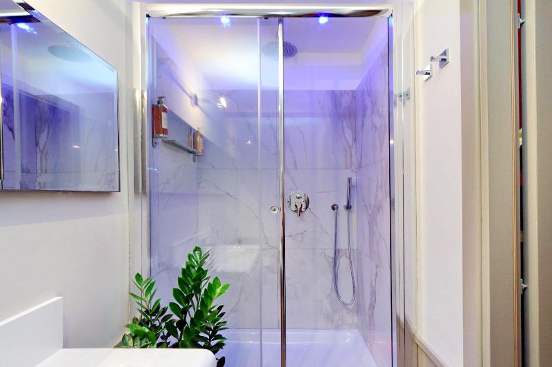 Apartment with Kitchenette image 1