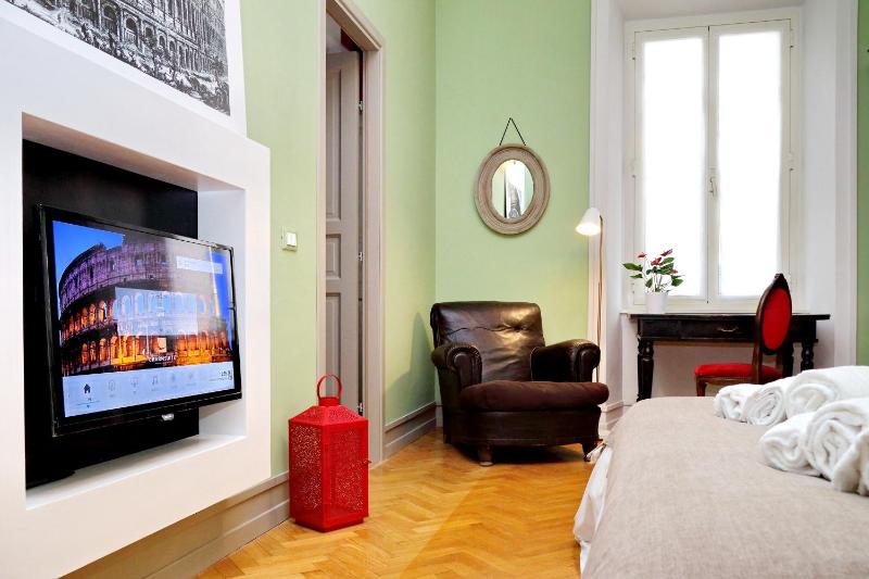 Apartment with Kitchenette image 4