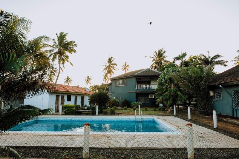 Prevail apartment-3 Bedrooms Family friendly swimming Pool Bathtub Near Beach - image 8