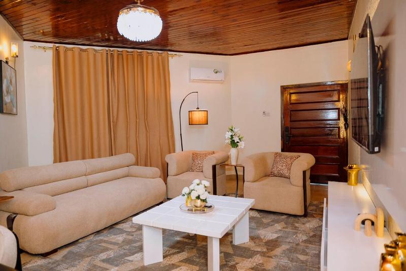 Prevail apartment-3 Bedrooms Family friendly swimming Pool Bathtub Near Beach - image 16