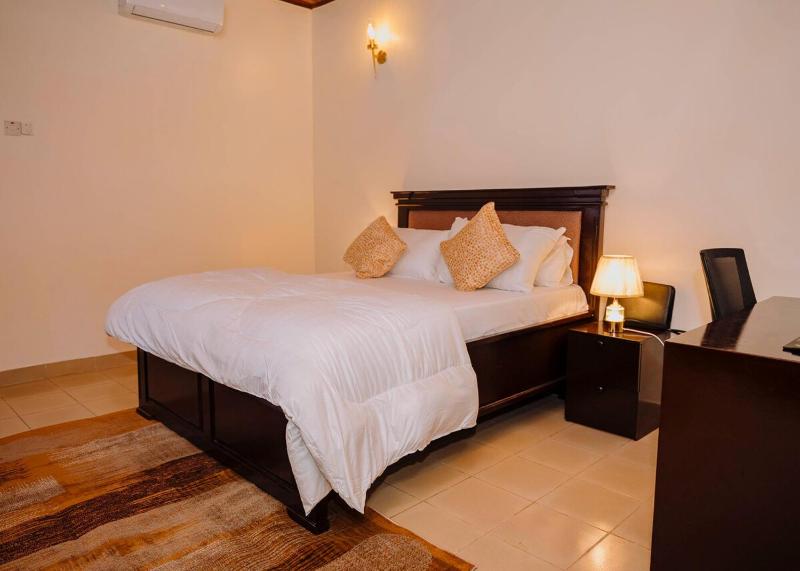 Prevail apartment-3 Bedrooms Family friendly swimming Pool Bathtub Near Beach - image 3