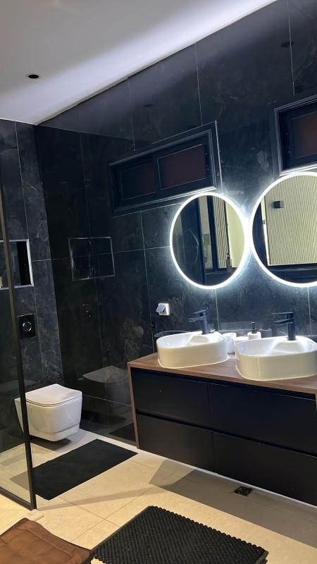 AtlasStay - 3-bedroom apartment near stadium - image 9