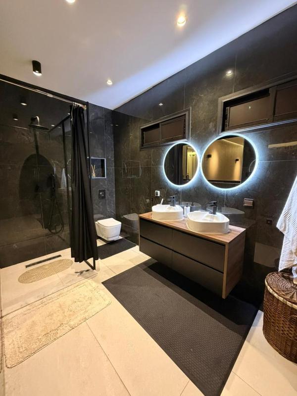 AtlasStay - 3-bedroom apartment near stadium - image 6