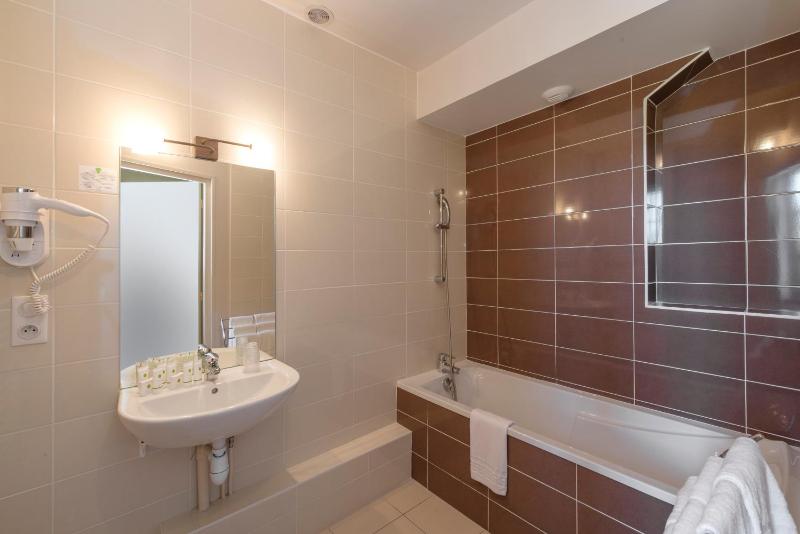 Superior Triple Room image 2