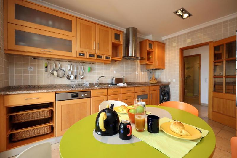 B80 - Gideon Albasol 2 Bed Apartment in Lagos - image 37