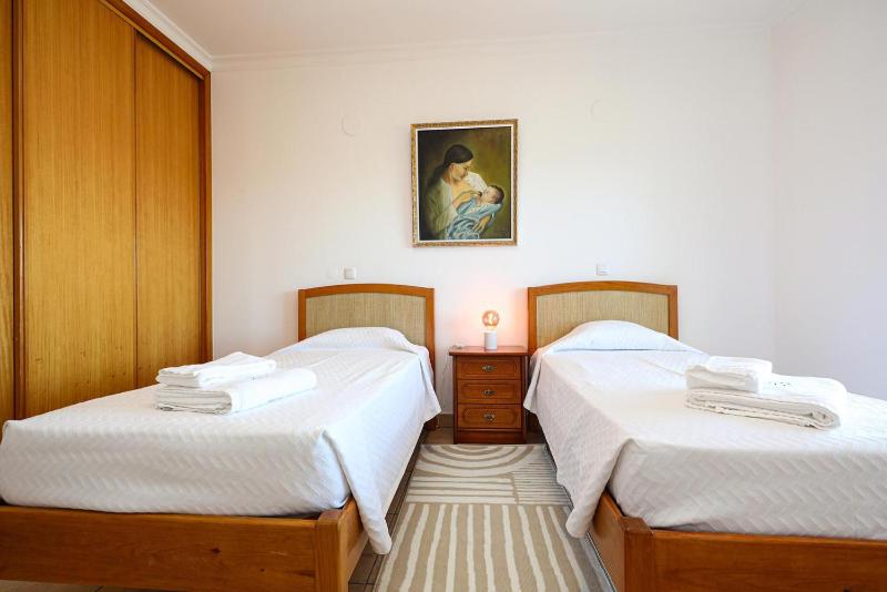 B80 - Gideon Albasol 2 Bed Apartment in Lagos - image 16