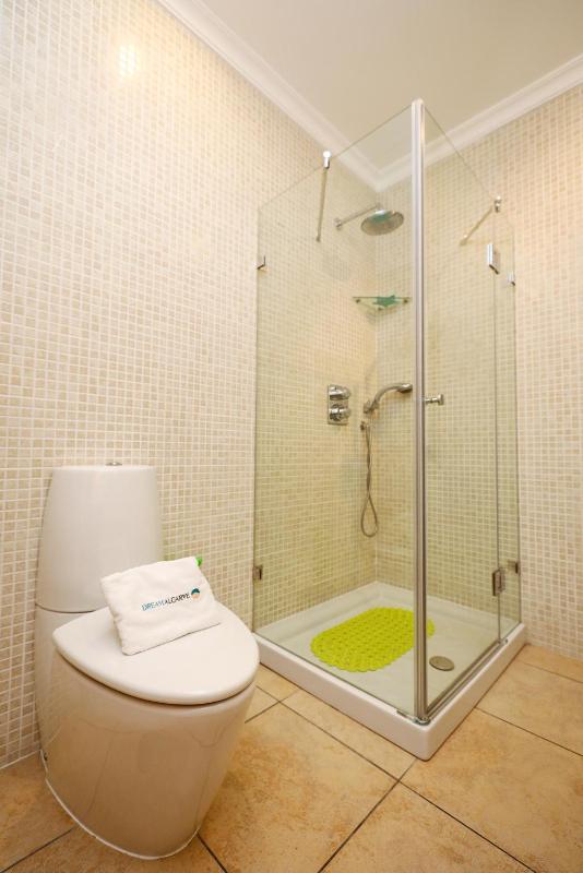 B80 - Gideon Albasol 2 Bed Apartment in Lagos - image 6