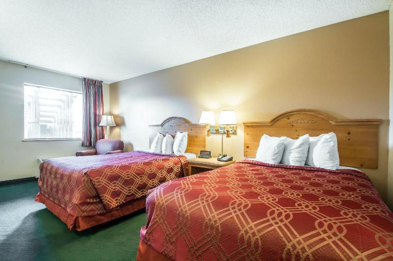Double Room with Two Double Beds - Smoking image 2