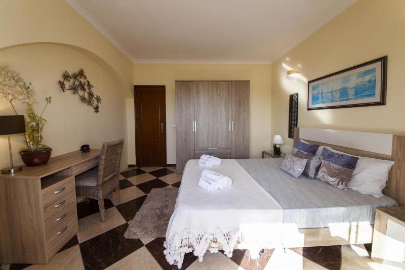 B47 - Walkway Beach View Apartment - image 18