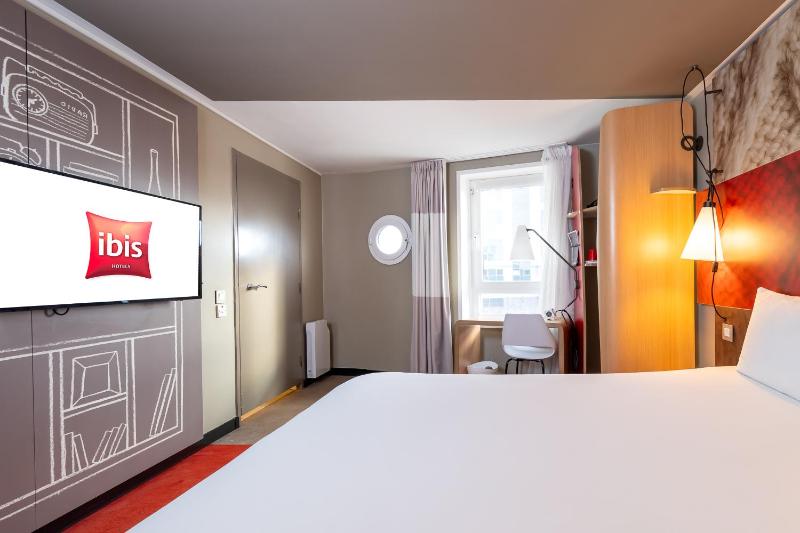 ibis Portsmouth - image 17