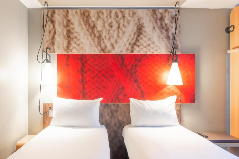 ibis Portsmouth - image 13