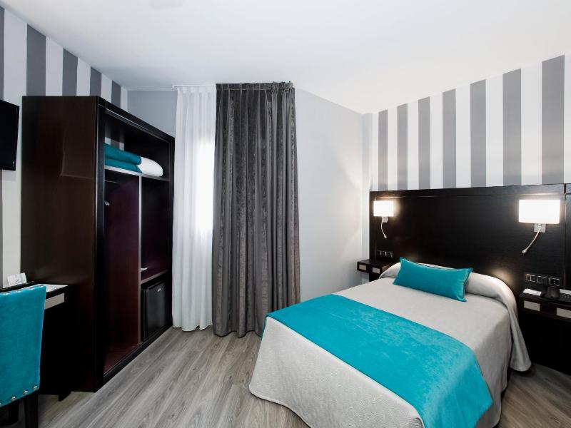 Twin Room (1 Adult) image 3