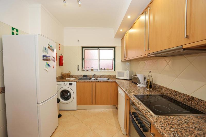 B95 - Casa Melo Apartment in Praia da Luz - image 29
