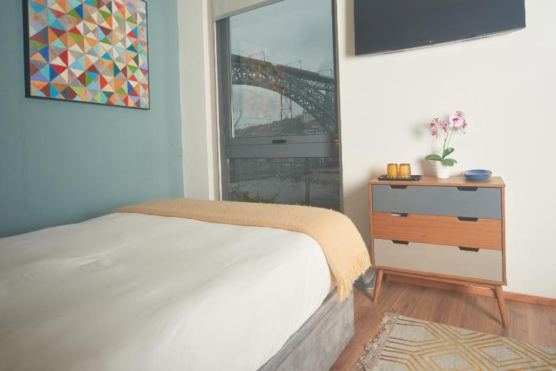 Bridge It - Suites & Views - image 35
