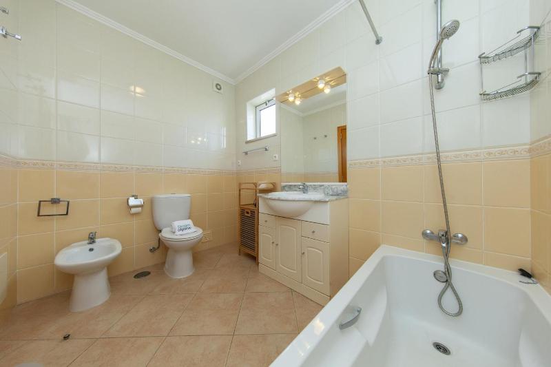 B73 - Luz Sun Holiday Apartment - image 11