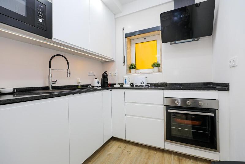 B11 - Beach Way Apartment - image 11