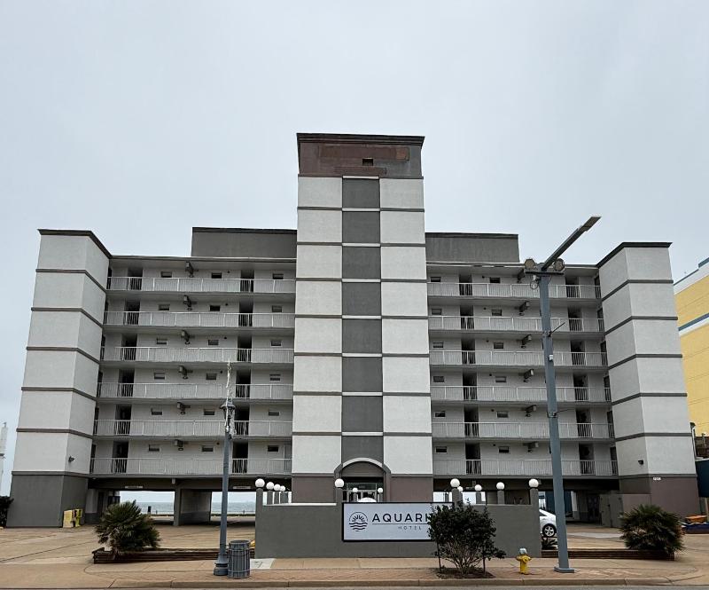 Aquarius Oceanfront Hotel - image 1