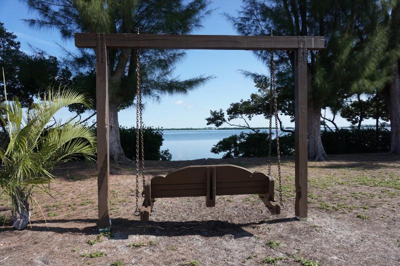 Anna Maria Island Tree House Pet Friendly! - image 19