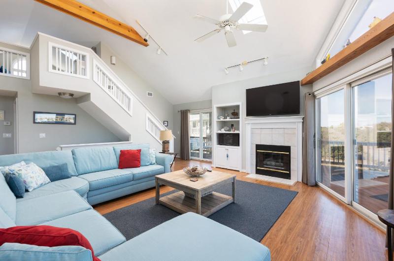 New Listing Pool Hot Tub & 2-Min Walk to Beach - image 42