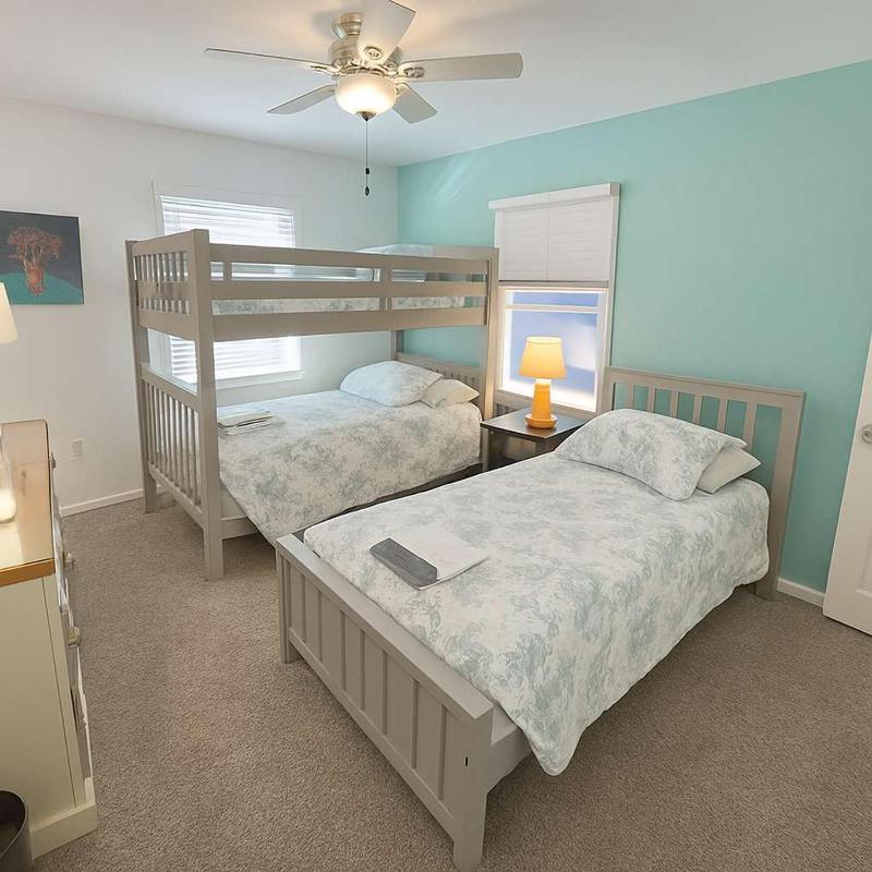 New Listing Pool Hot Tub & 2-Min Walk to Beach - image 43