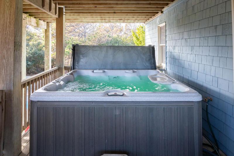 New Listing Pool Hot Tub & 2-Min Walk to Beach - image 47
