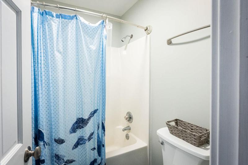New Listing Pool Hot Tub & 2-Min Walk to Beach - image 22