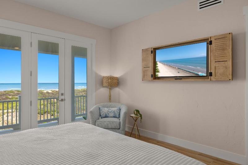 8242 Breakers Blvd home - image 8