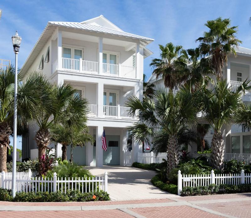 8242 Breakers Blvd home - image 17