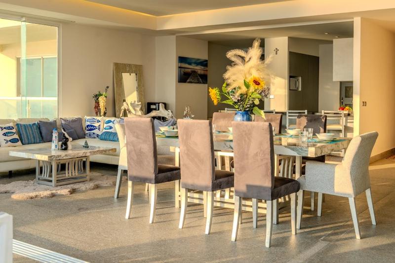 Oceanfront Apartment in Acapulco 4 Bedrooms - image 2