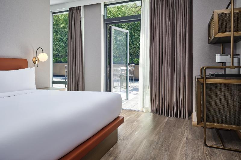 The George Manhattan Tapestry Collection by Hilton - image 13