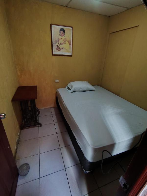 Rooms libertadHabitacion cerca de hospital Zacamil Rosales y Bloom 8A - image 3