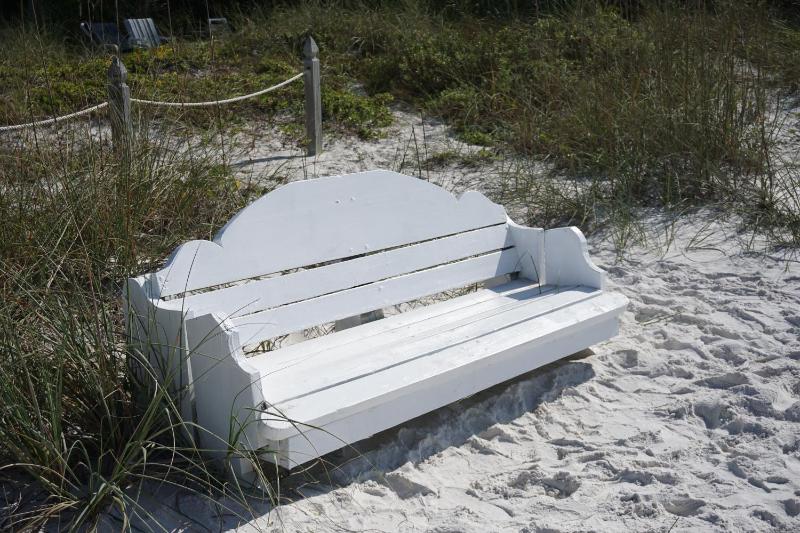Anna Maria Island Beach Shack Pet Friendly! - image 4