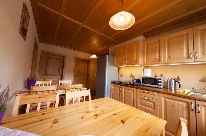 Basic Double Room image 4
