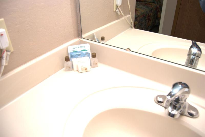 Double Room - Non-Smoking  image 4