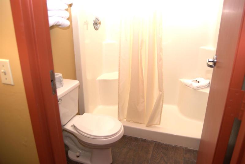 Two Double Beds with Exterior Door - Smoking image 2