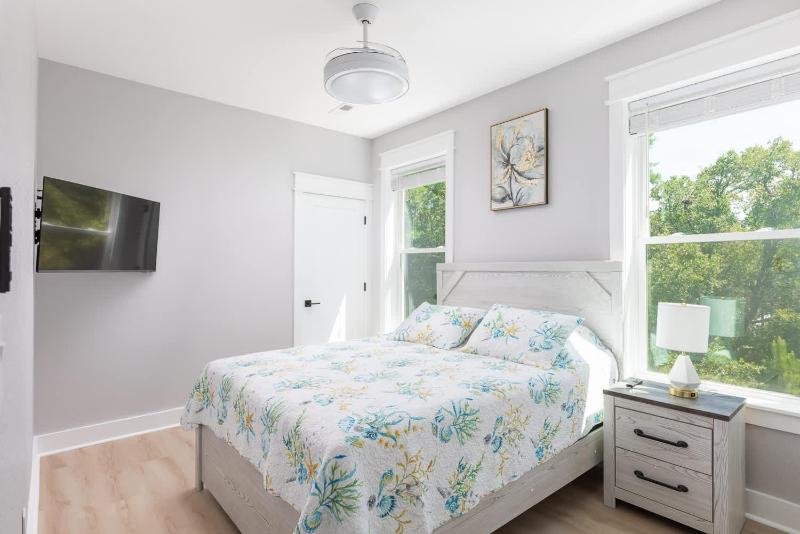 Modern Home in the Heart of KDH Minutes to Beach & More - image 29