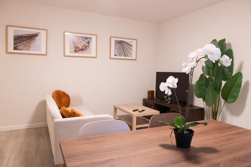 Golden Harmony Apartment in Zurich Oerlikon - image 8