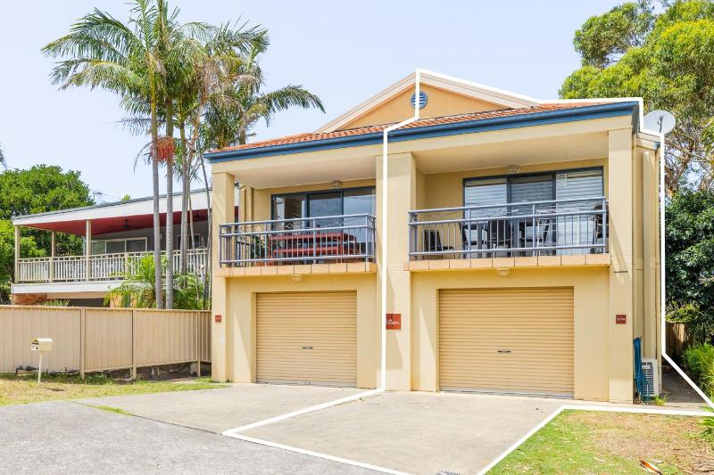 Pet friendly La Costa 2-1a Messines St - air con and Wi-Fi - image 9