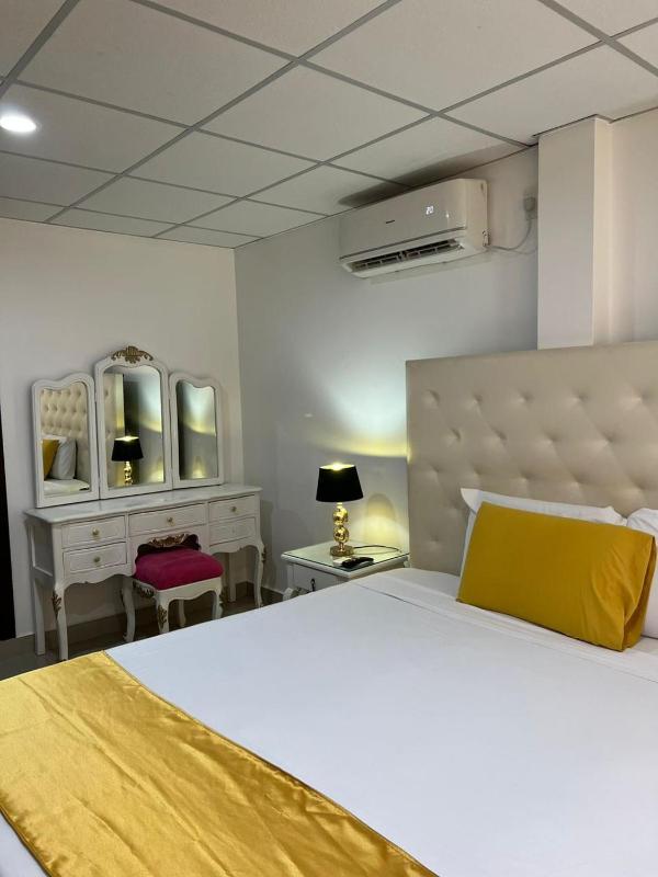 Royal Rooms - image 6