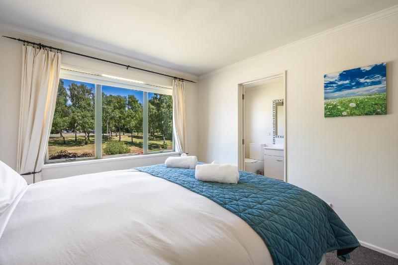 Hedditch Hideaway - image 6