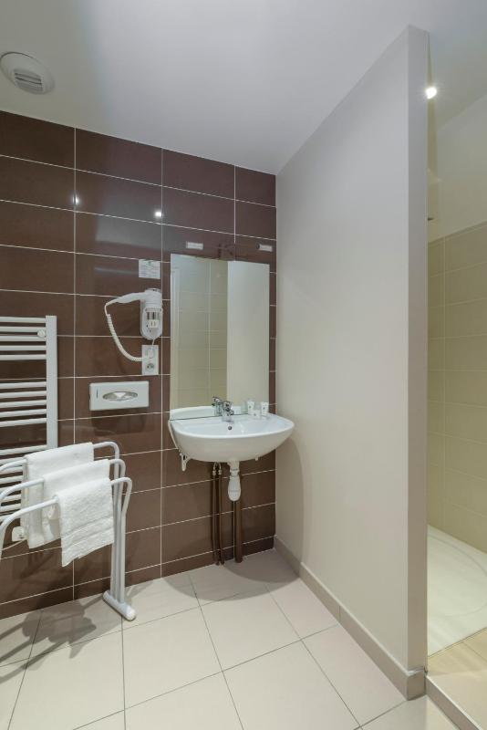 Classic Twin Room image 2