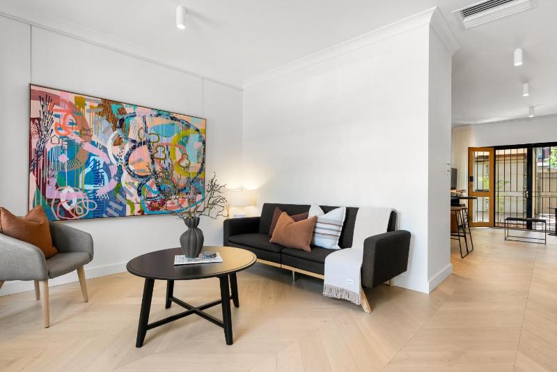 East on King - Minutes to Dining Parklands & CBD - image 15