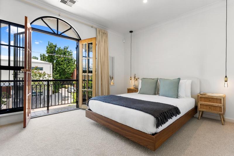 East on King - Minutes to Dining Parklands & CBD - image 16