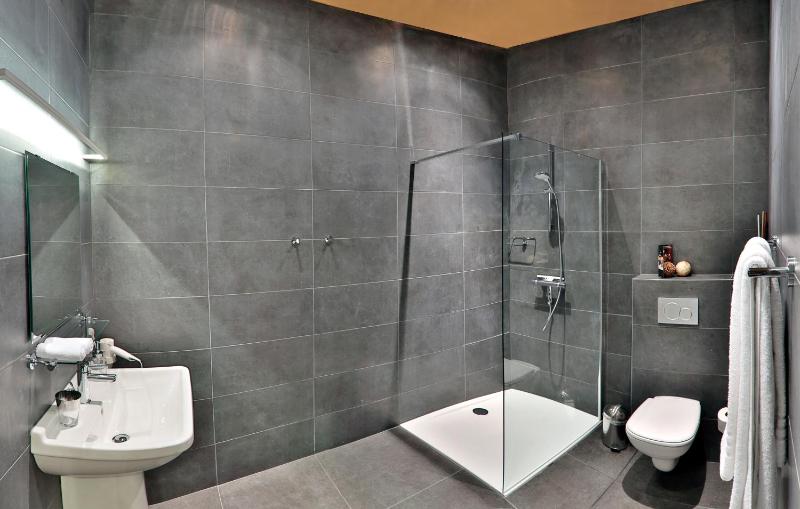Double Room image 4