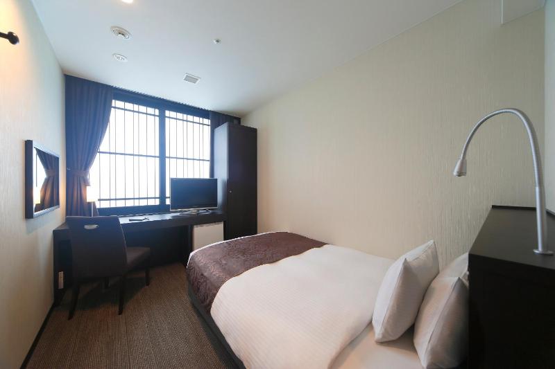 Single Room - Non-Smoking image 2