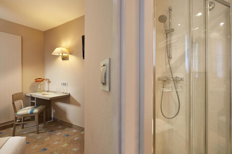 Single Room with Shower image 4