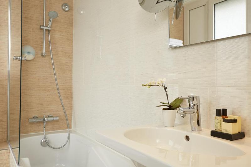 Double Room with Bath image 4